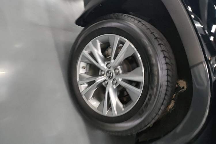 Used Toyota Highlander 2015 2.0T Four-Wheel Drive Elite Edition 7-Seater Right Rear Wheel Hub
