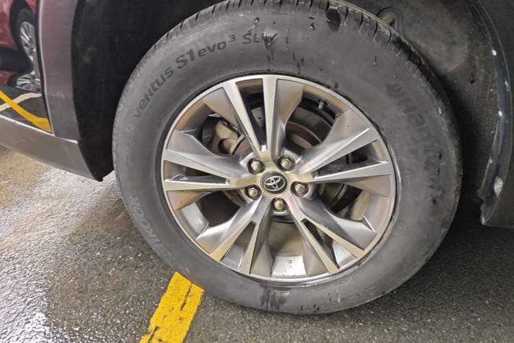 Used Toyota Highlander 2015 2.0T Four-Wheel Drive Elite Edition 7-Seater Right Rear Wheel Hub