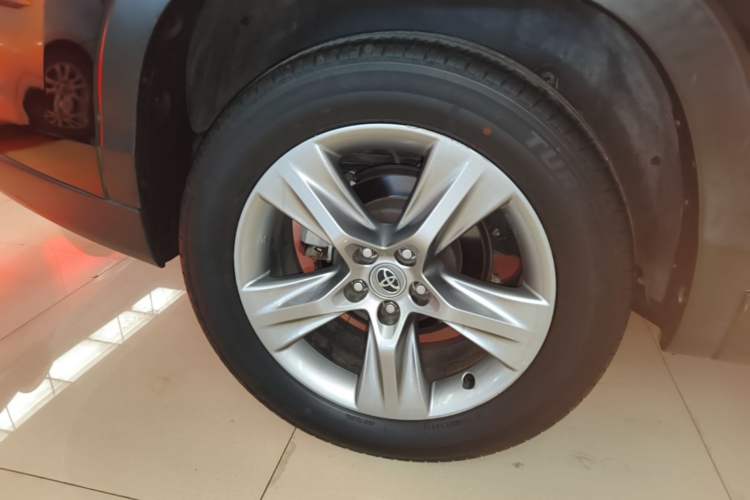 Used Toyota Highlander 2015 2.0T Four-Wheel Drive Luxury Edition 7-Seater Right Rear Wheel Hub