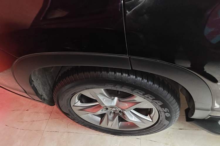 Used Toyota Highlander 2015 2.0T Four-Wheel Drive Luxury Edition 7-Seater Right Rear Wheel Hub
