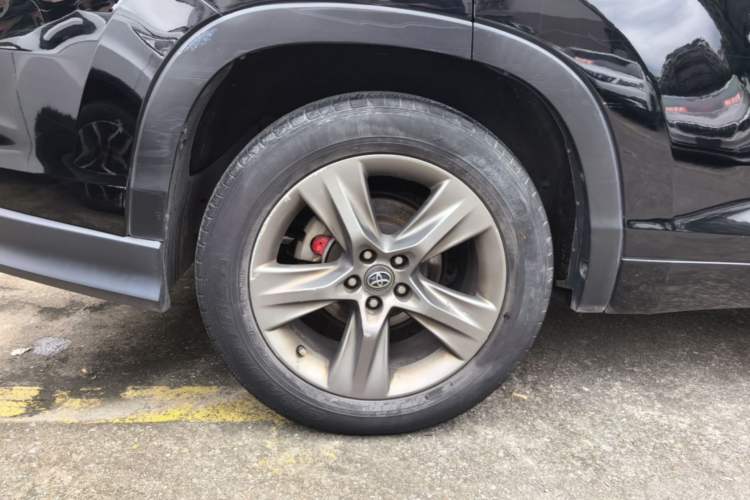 Used Toyota Highlander 2015 2.0T Four-Wheel Drive Luxury Edition 7-Seater Right Rear Wheel Hub