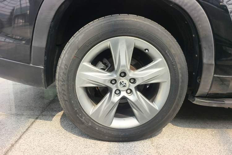 Used Toyota Highlander 2015 2.0T Four-Wheel Drive Luxury Edition 7-Seater Right Rear Wheel Hub