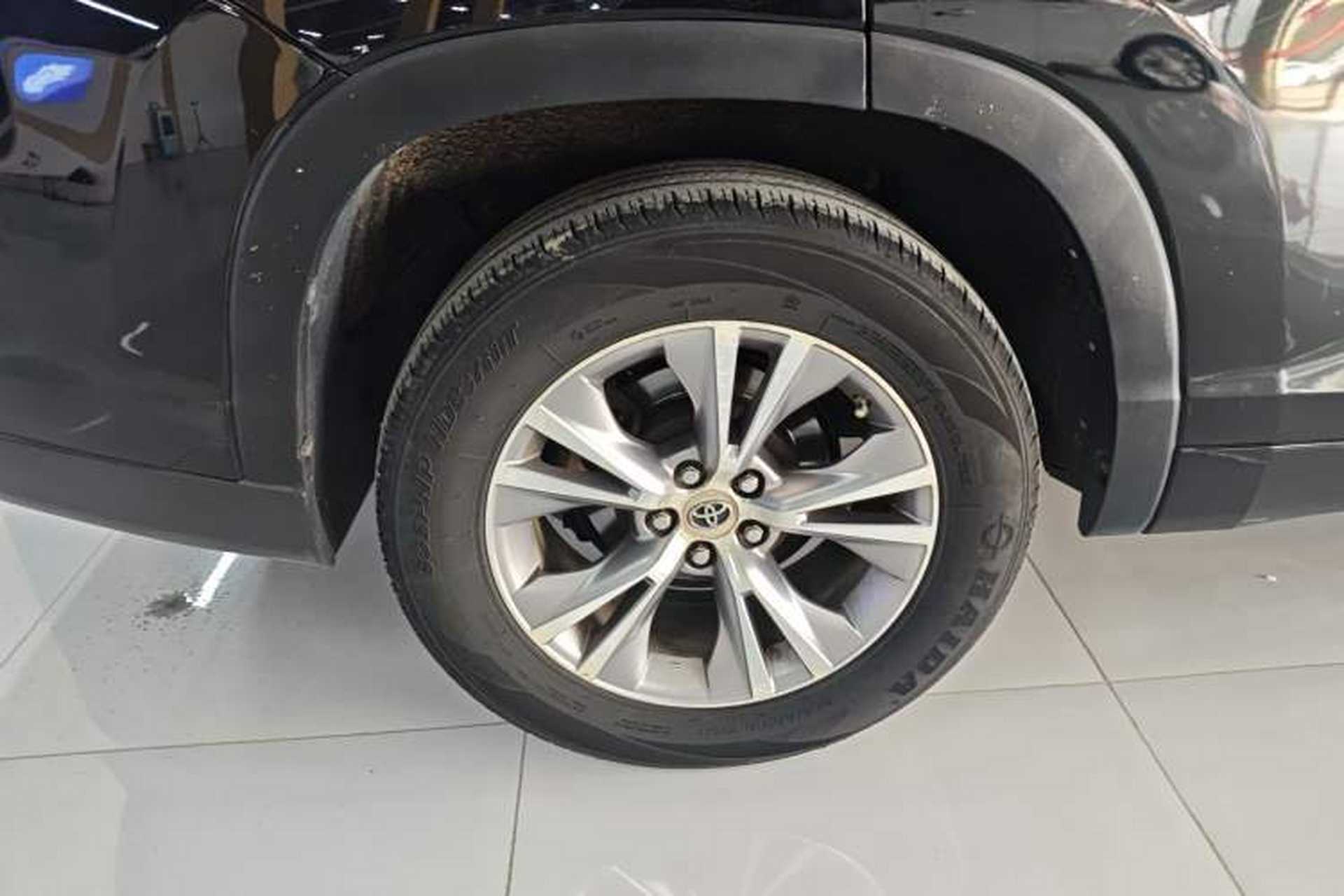 Used Toyota Highlander 2015 2.0T Two-Wheel Drive Elite Edition 7 Seats Right Rear Wheel Hub