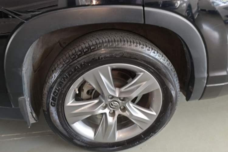 Used Toyota Highlander 2015 2.0T Four-Wheel Drive Luxury Edition 7-Seater Right Rear Wheel Hub