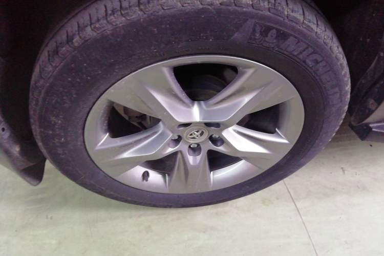 Used Toyota Highlander 2015 2.0T Four-Wheel Drive Luxury Edition 7-Seater Right Rear Wheel Hub