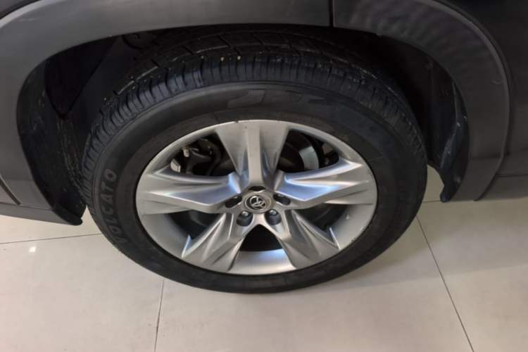 Used Toyota Highlander 2015 2.0T Four-Wheel Drive Luxury Edition 7-Seater Right Rear Wheel Hub