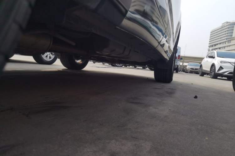 Used Toyota Highlander 2015 2.0T Two-Wheel Drive Elite Edition 5 Seats Right Side Sill