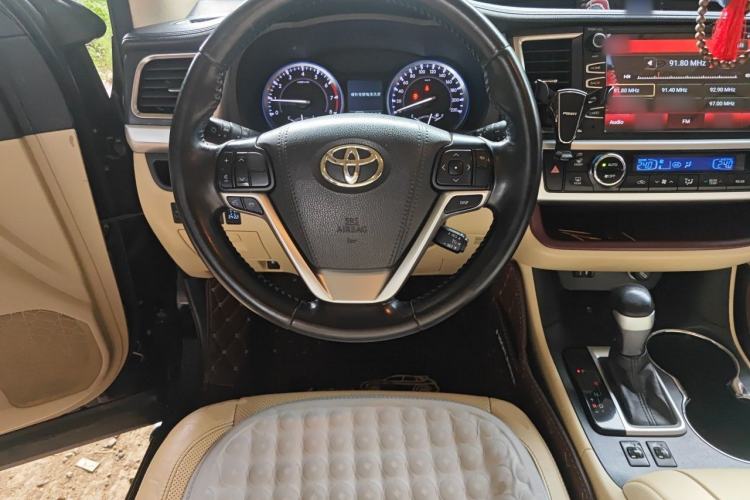Used Toyota Highlander 2015 2.0T Two-Wheel Drive Luxury Edition 7 Seats Steering Wheel