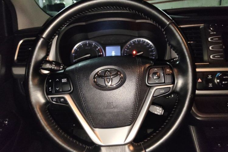 Used Toyota Highlander 2015 2.0T Four-Wheel Drive Luxury Edition 7-Seater Steering Wheel