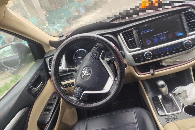 Used Toyota Highlander 2015 2.0T Two-Wheel Drive Luxury Edition 7 Seats Steering Wheel