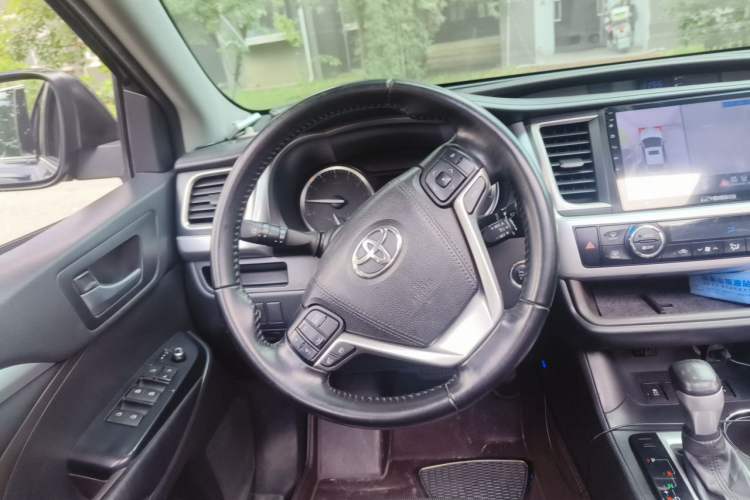 Used Toyota Highlander 2015 2.0T Four-Wheel Drive Luxury Edition 7-Seater Steering Wheel