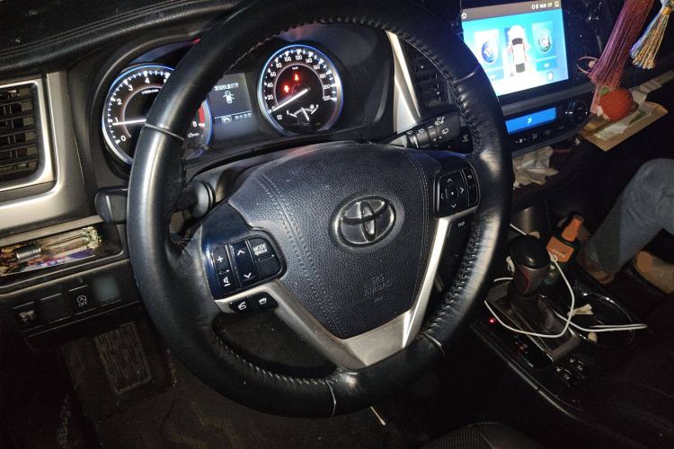 Used Toyota Highlander 2015 2.0T Four-Wheel Drive Luxury Edition 7-Seater Steering Wheel