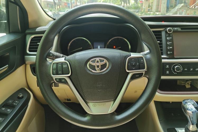 Used Toyota Highlander 2015 2.0T Two-Wheel Drive Elite Edition 5 Seats Steering Wheel