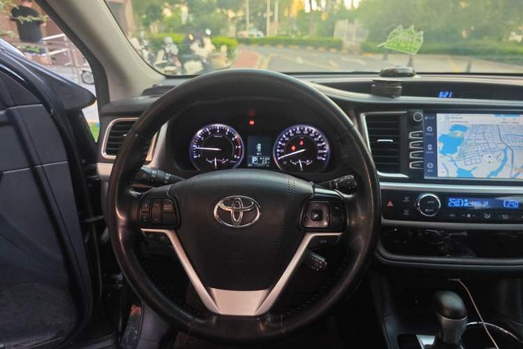 Used Toyota Highlander 2015 2.0T Four-Wheel Drive Luxury Edition 7-Seater Steering Wheel