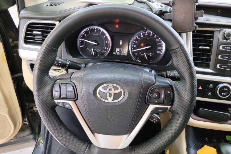 Used Toyota Highlander 2015 2.0T Four-Wheel Drive Luxury Edition 7-Seater Steering Wheel