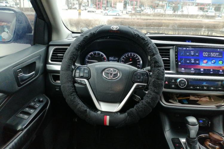 Used Toyota Highlander 2015 2.0T Two-Wheel Drive Luxury Edition 7 Seats Steering Wheel