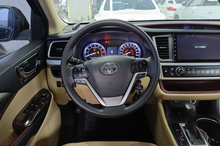 Used Toyota Highlander 2015 2.0T Two-Wheel Drive Elite Edition 7 Seats Steering Wheel