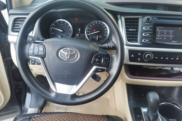 Used Toyota Highlander 2015 2.0T Two-Wheel Drive Elite Edition 7 Seats Steering Wheel