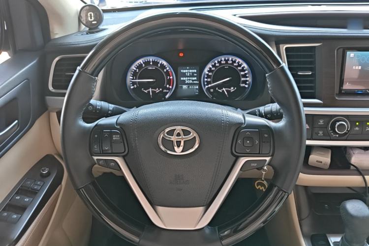 Used Toyota Highlander 2015 3.5L 4x4 Elite Edition 7-Seater Steering Wheel