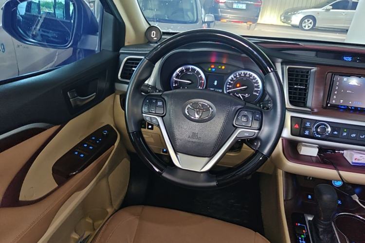 Used Toyota Highlander 2015 3.5L 4x4 Elite Edition 7-Seater Steering Wheel