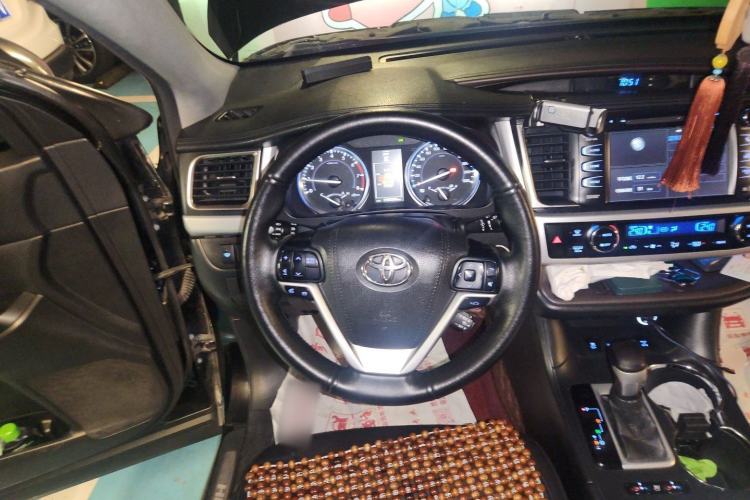 Used Toyota Highlander 2015 2.0T Four-Wheel Drive Ultimate Edition 7-Seater Steering Wheel
