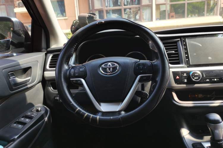 Used Toyota Highlander 2015 2.0T Four-Wheel Drive Luxury Edition 7-Seater Steering Wheel