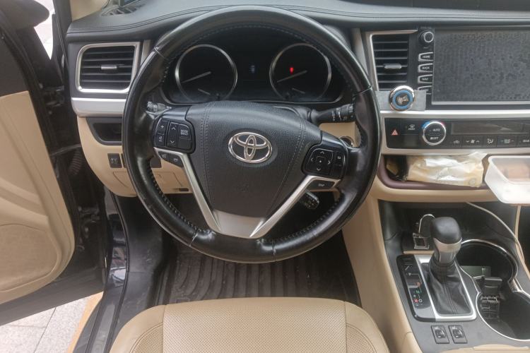 Used Toyota Highlander 2015 2.0T Two-Wheel Drive Luxury Edition 7 Seats Steering Wheel