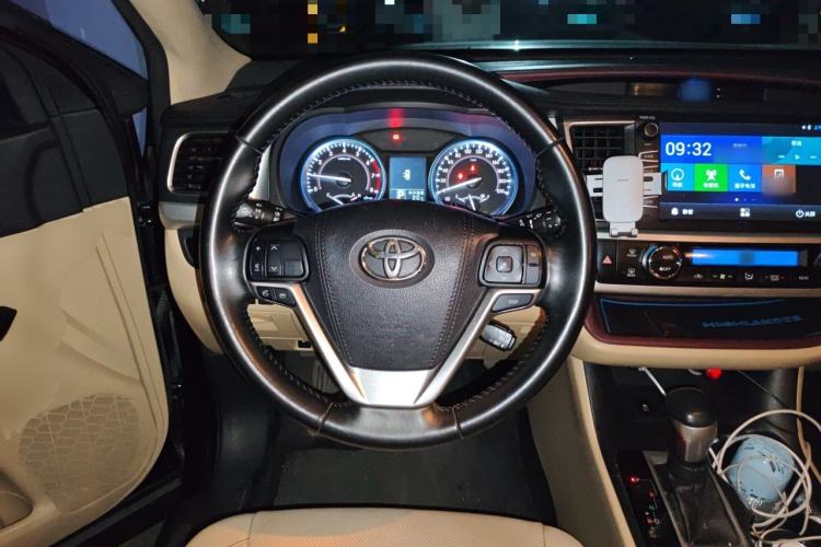Used Toyota Highlander 2015 2.0T Two-Wheel Drive Luxury Edition 7 Seats Steering Wheel