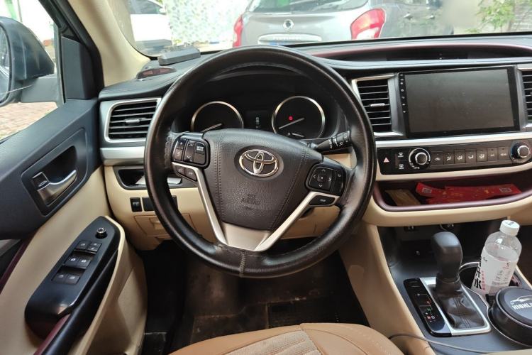 Used Toyota Highlander 2015 2.0T Two-Wheel Drive Elite Edition 7 Seats Steering Wheel