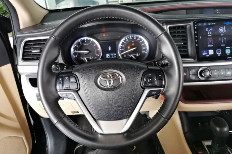 Used Toyota Highlander 2015 2.0T Two-Wheel Drive Elite Edition 7 Seats Steering Wheel