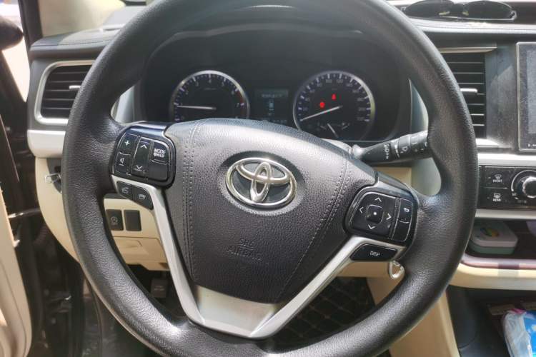 Used Toyota Highlander 2015 2.0T Two-Wheel Drive Elite Edition 5 Seats Steering Wheel