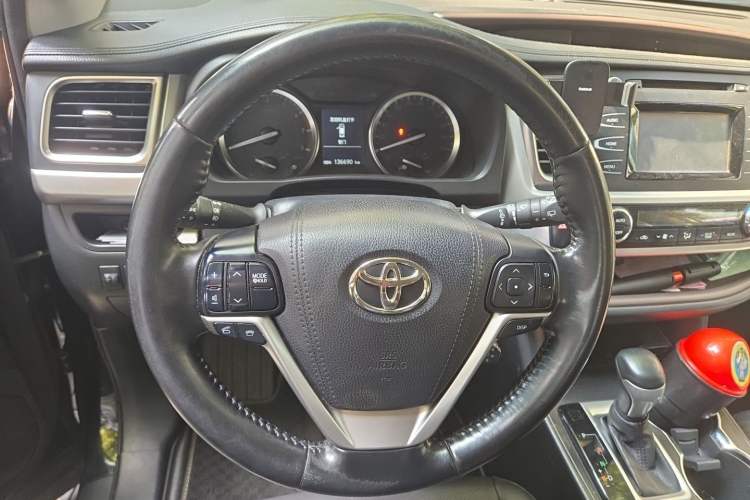 Used Toyota Highlander 2015 2.0T Four-Wheel Drive Luxury Edition 7-Seater Steering Wheel