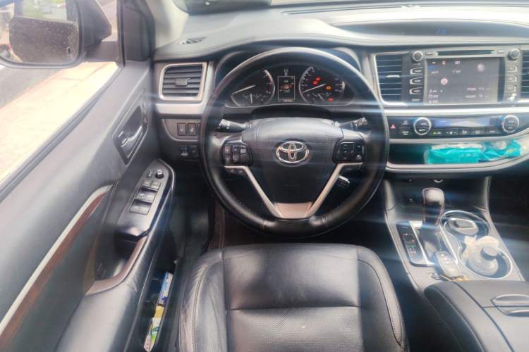 Used Toyota Highlander 2015 2.0T Four-Wheel Drive Ultimate Edition 7-Seater Steering Wheel