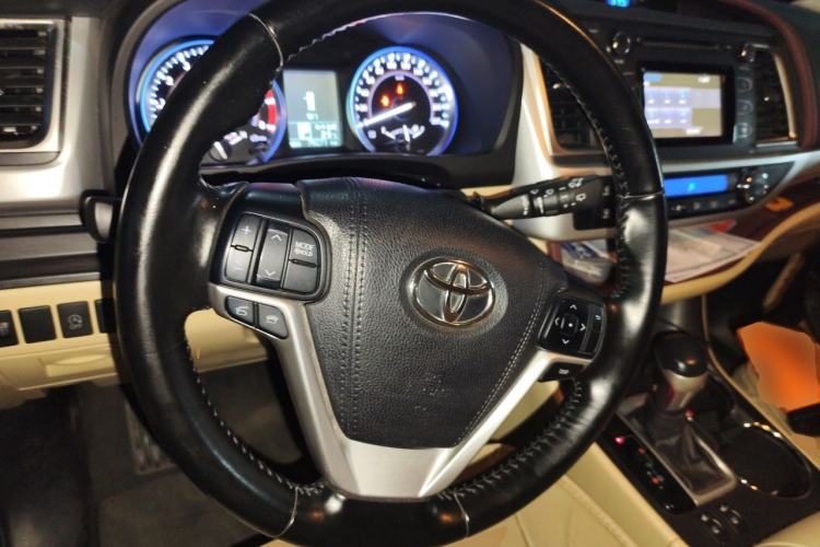 Used Toyota Highlander 2015 2.0T Four-Wheel Drive Luxury Edition 7-Seater Steering Wheel