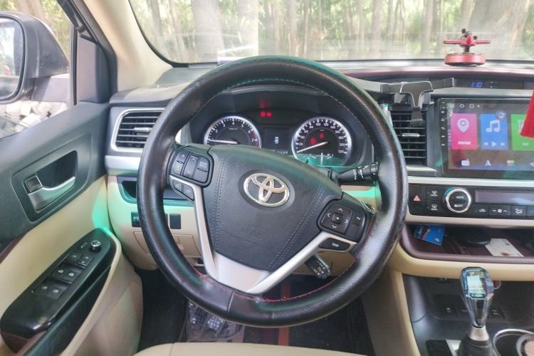 Used Toyota Highlander 2015 2.0T Four-Wheel Drive Luxury Edition 7-Seater Steering Wheel