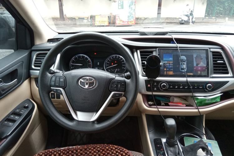 Used Toyota Highlander 2015 2.0T Two-Wheel Drive Elite Edition 7 Seats Steering Wheel