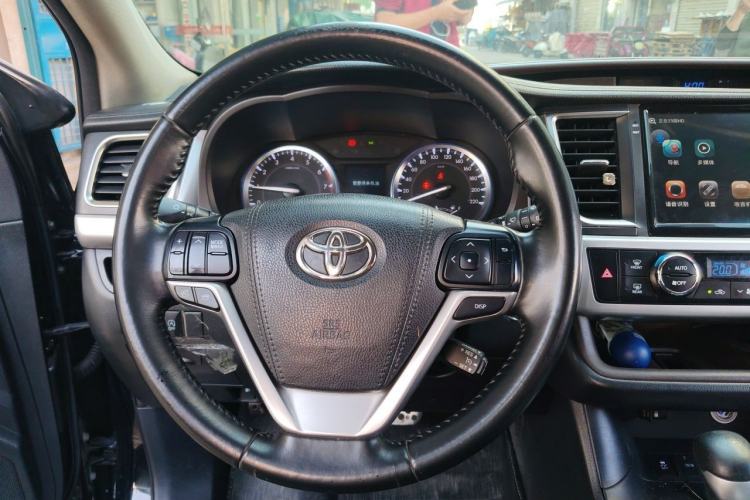 Used Toyota Highlander 2015 2.0T Two-Wheel Drive Luxury Edition 7 Seats Steering Wheel