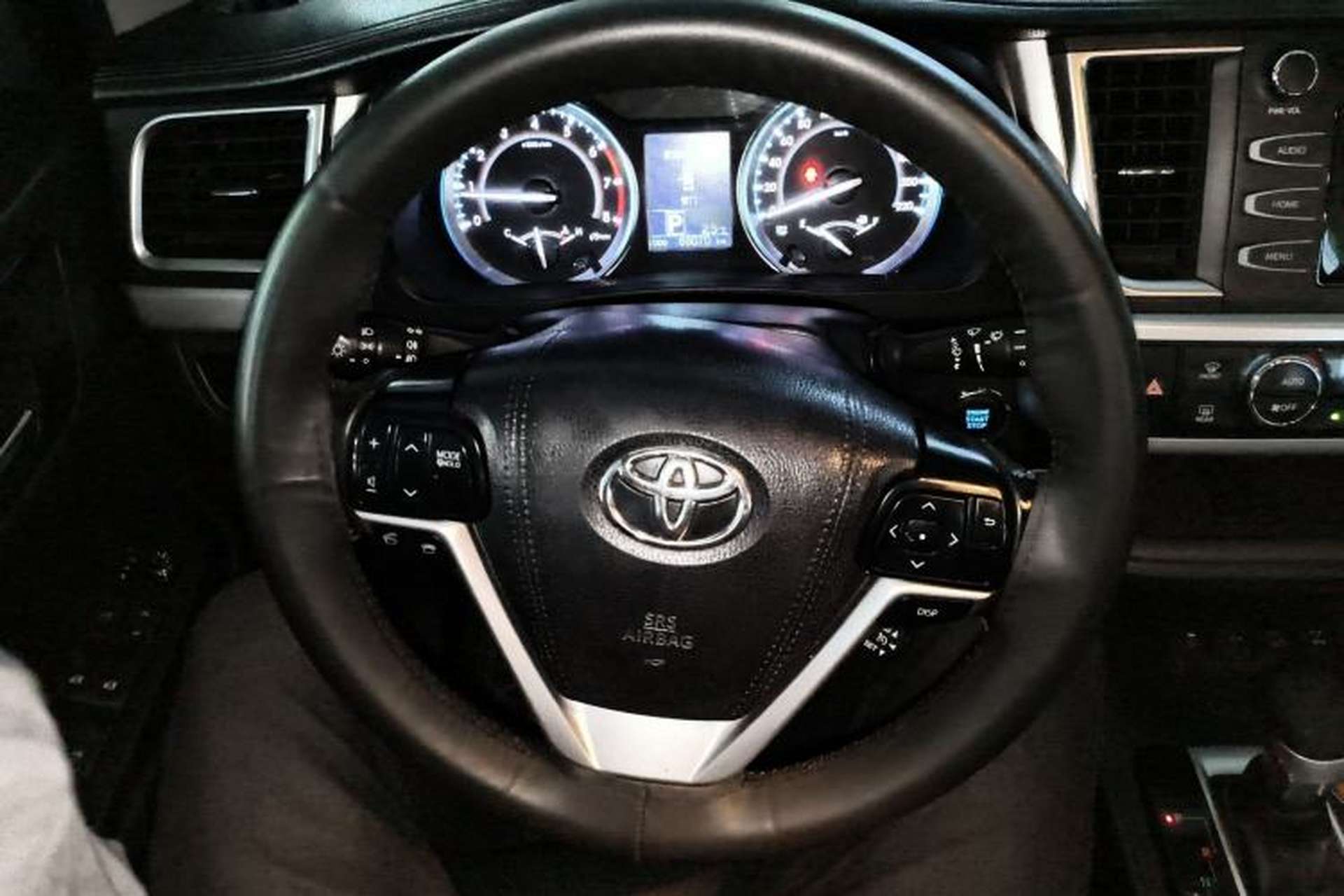 Used Toyota Highlander 2015 2.0T Four-Wheel Drive Luxury Edition 7-Seater Steering Wheel