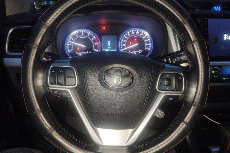 Used Toyota Highlander 2015 2.0T Four-Wheel Drive Luxury Navigation Version with 7 Seats Steering Wheel