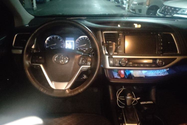 Used Toyota Highlander 2015 2.0T Four-Wheel Drive Ultimate Edition 7-Seater Steering Wheel