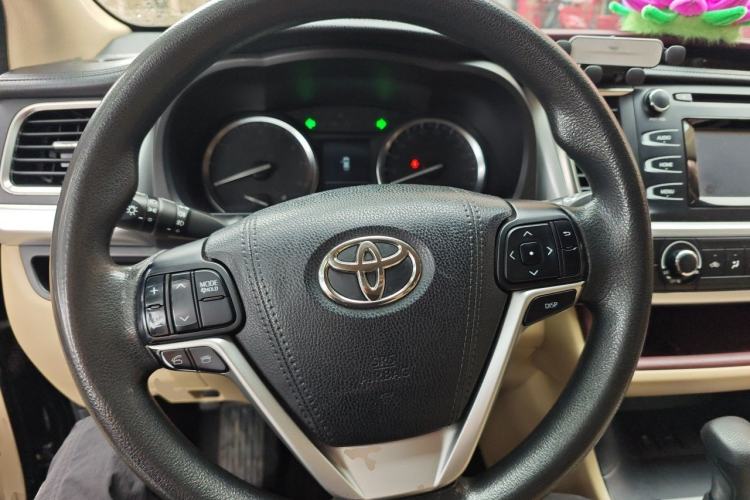 Used Toyota Highlander 2015 2.0T Two-Wheel Drive Elite Edition 7 Seats Steering Wheel