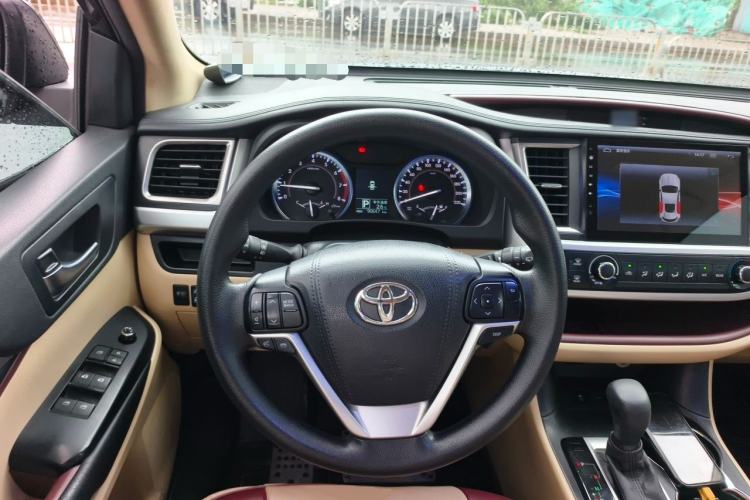 Used Toyota Highlander 2015 2.0T Two-Wheel Drive Elite Edition 7 Seats Steering Wheel