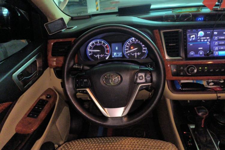 Used Toyota Highlander 2015 2.0T Four-Wheel Drive Elite Edition 7-Seater Steering Wheel