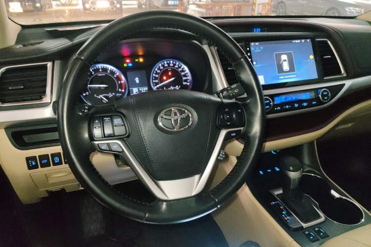 Used Toyota Highlander 2015 2.0T Four-Wheel Drive Luxury Edition 7-Seater Steering Wheel