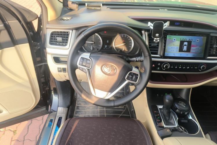 Used Toyota Highlander 2015 2.0T Two-Wheel Drive Elite Edition 7 Seats Steering Wheel