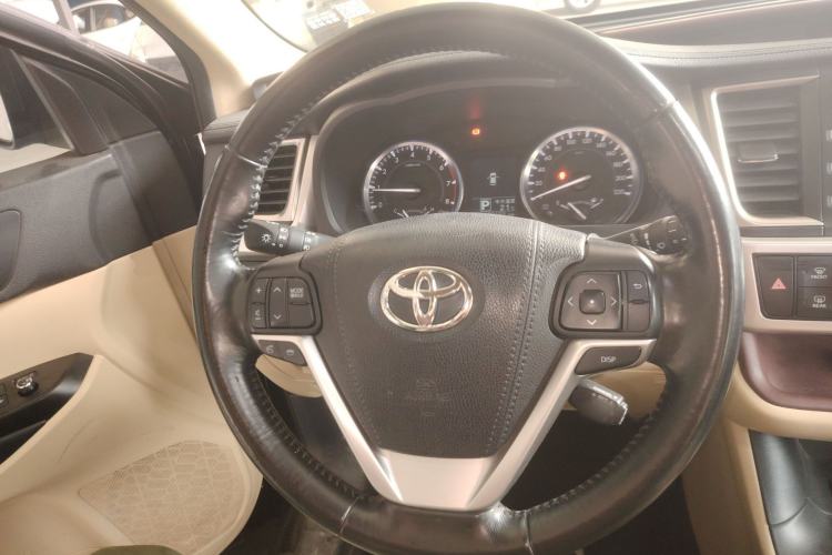 Used Toyota Highlander 2015 2.0T Two-Wheel Drive Luxury Edition 7 Seats Steering Wheel