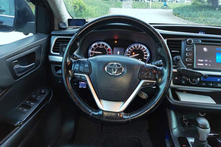 Used Toyota Highlander 2015 2.0T Four-Wheel Drive Luxury Edition 7-Seater Steering Wheel