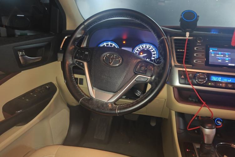Used Toyota Highlander 2015 2.0T Four-Wheel Drive Luxury Edition 7-Seater Steering Wheel