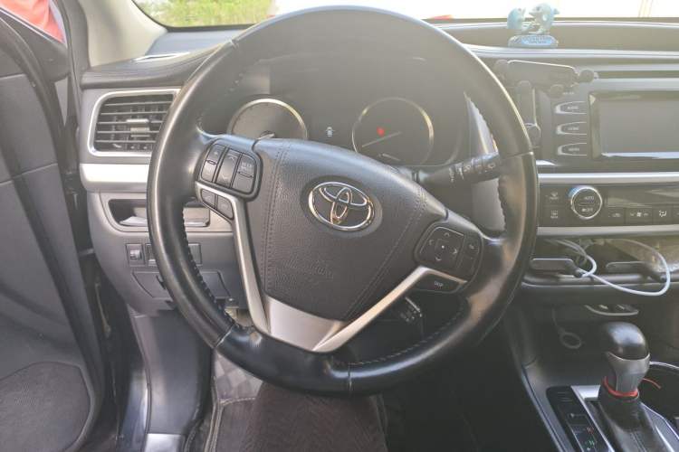 Used Toyota Highlander 2015 2.0T Four-Wheel Drive Luxury Edition 7-Seater Steering Wheel