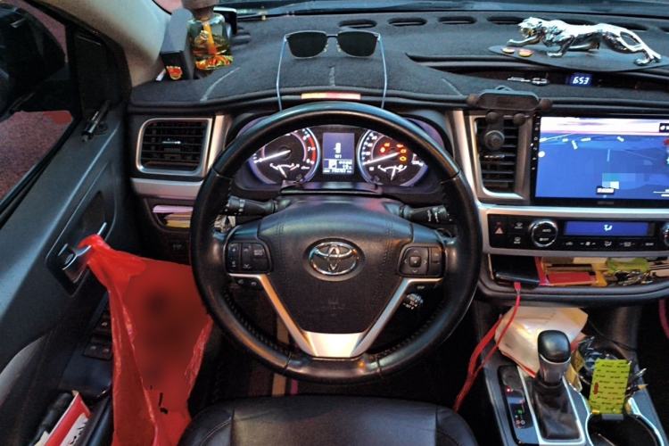 Used Toyota Highlander 2015 2.0T Four-Wheel Drive Luxury Edition 7-Seater Steering Wheel